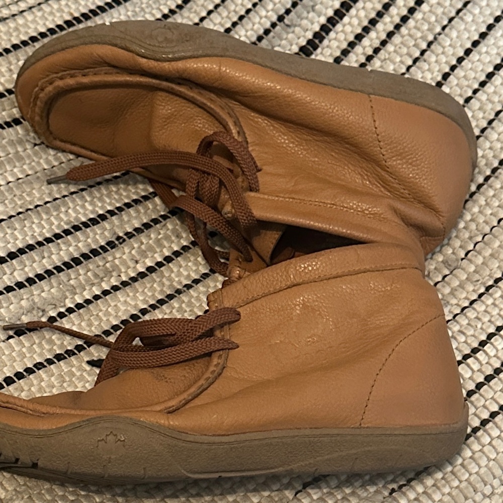 Roots Tan Leather Chukka boots